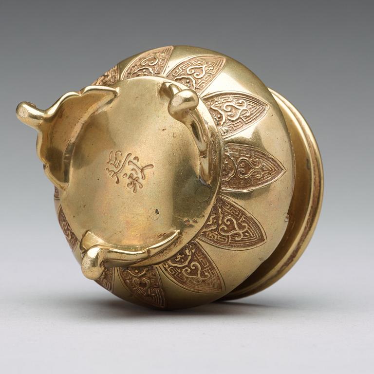 RÖKELSEKAR, brons. Qingdynastin (1644-1912).
