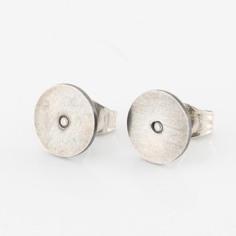 Hedvig Westermark, ett par örhängen, silver med diamanter.