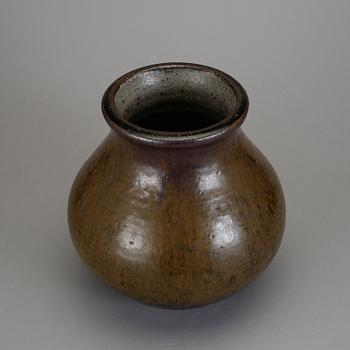 VAS, stengods. Rolf Palm, Höganäs. Signerad och daterad 1967.