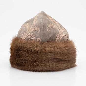 Hermès, a mink fur hat.