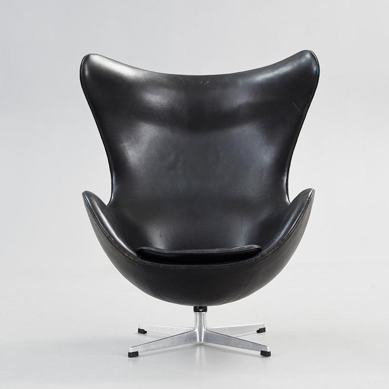 An Arne Jacobsen black leather 'Egg Chair', Fritz Hansen, Denmark 1964.