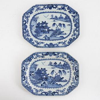 A pair of Chinese blue and white export porcelain dishes, Qing dynaty, Qianlong (1736-95).