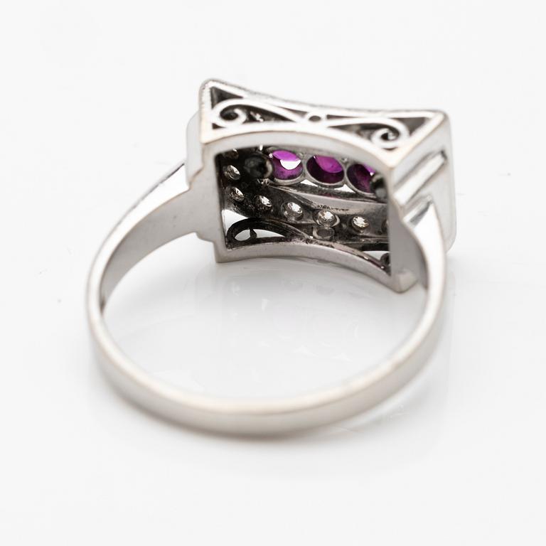 Ring 18K vitguld med diamanter och rubiner, Joh. Petterssons Stockholm 1957.