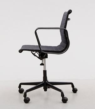 SKRIVSTOL, "EA 117", Charles Eames för Vitra, 1900-talets slut.