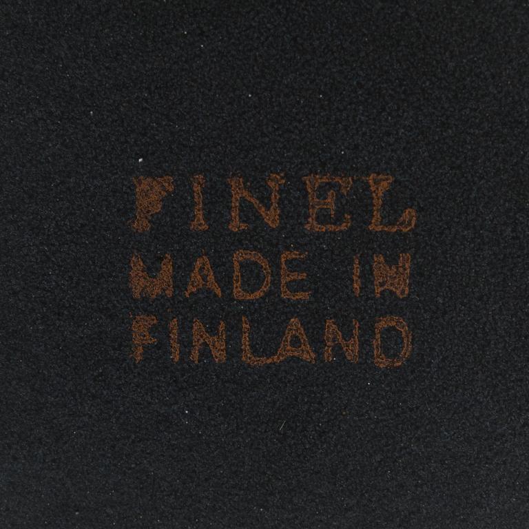 Skålar, 2 st, mjölkkanna och ströare, 3 st. Finel och Aarikka.