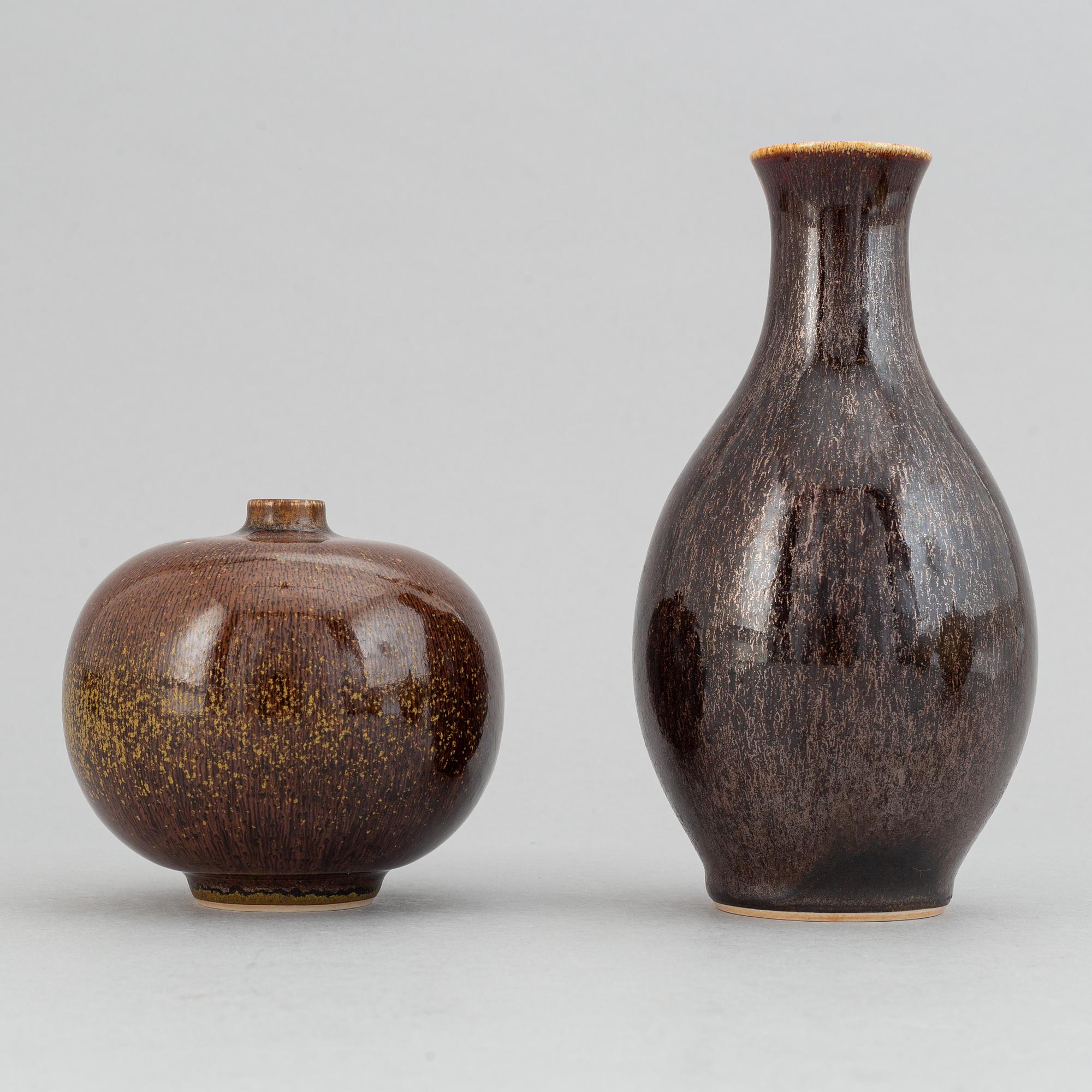 Lasse Östman, a set of four stoneware vases and two bowls.