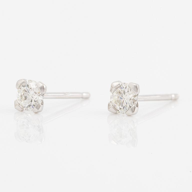Earrings 18K white gold set with brilliant-cut diamonds, accompanied by GIA dossier.