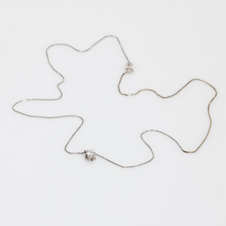 Collier, 18K vitguld med diamant.