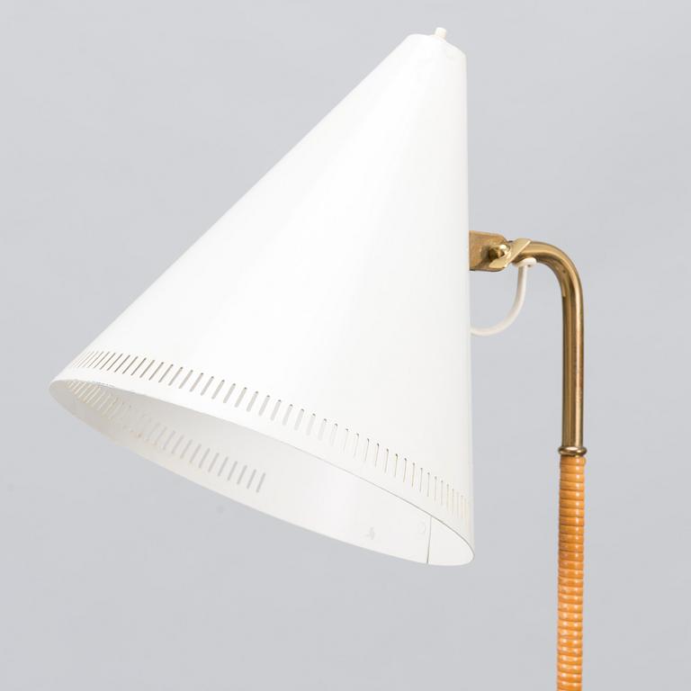 Paavo Tynell, A mid-20th century 'K10-10' standard lamp for Idman, Finland.