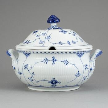 TERRIN MED LOCK, "Musselmalet", Royal Copenhagen.