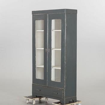 A CUPBOARD, FIRST HALF OF 20TH CENTURY,