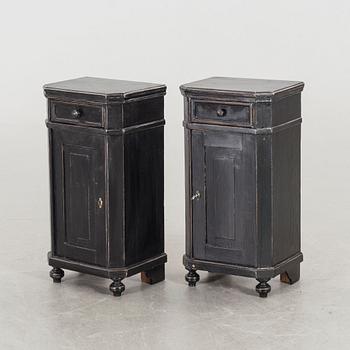 A PAIR OF NIGHT STANDS EARLY 20TH CENTURY.