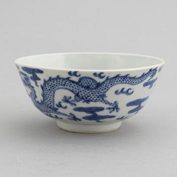 A Chinese blue and white 'Bleu de Hue' bowl for the Vietnamese market, late 19th Century.