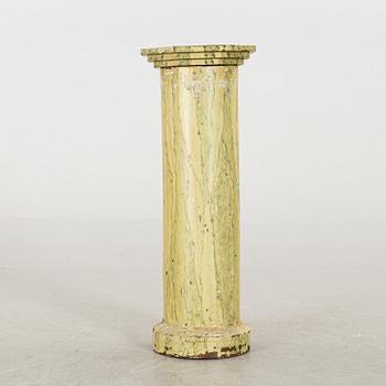 A 20TH CENTURY PEDESTAL.