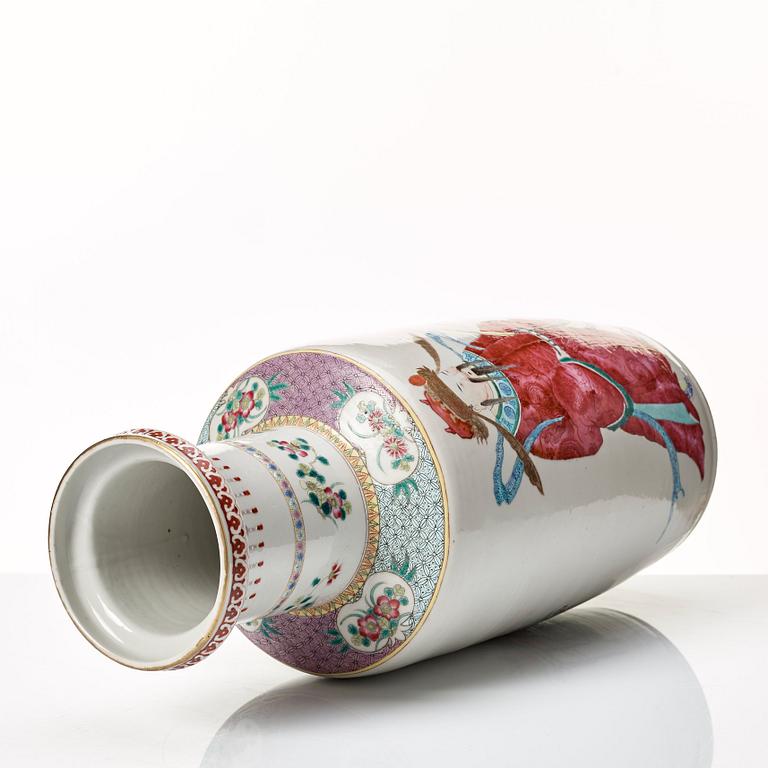 A famille rose roleau vase, late Qing dynasty, 19th Century.