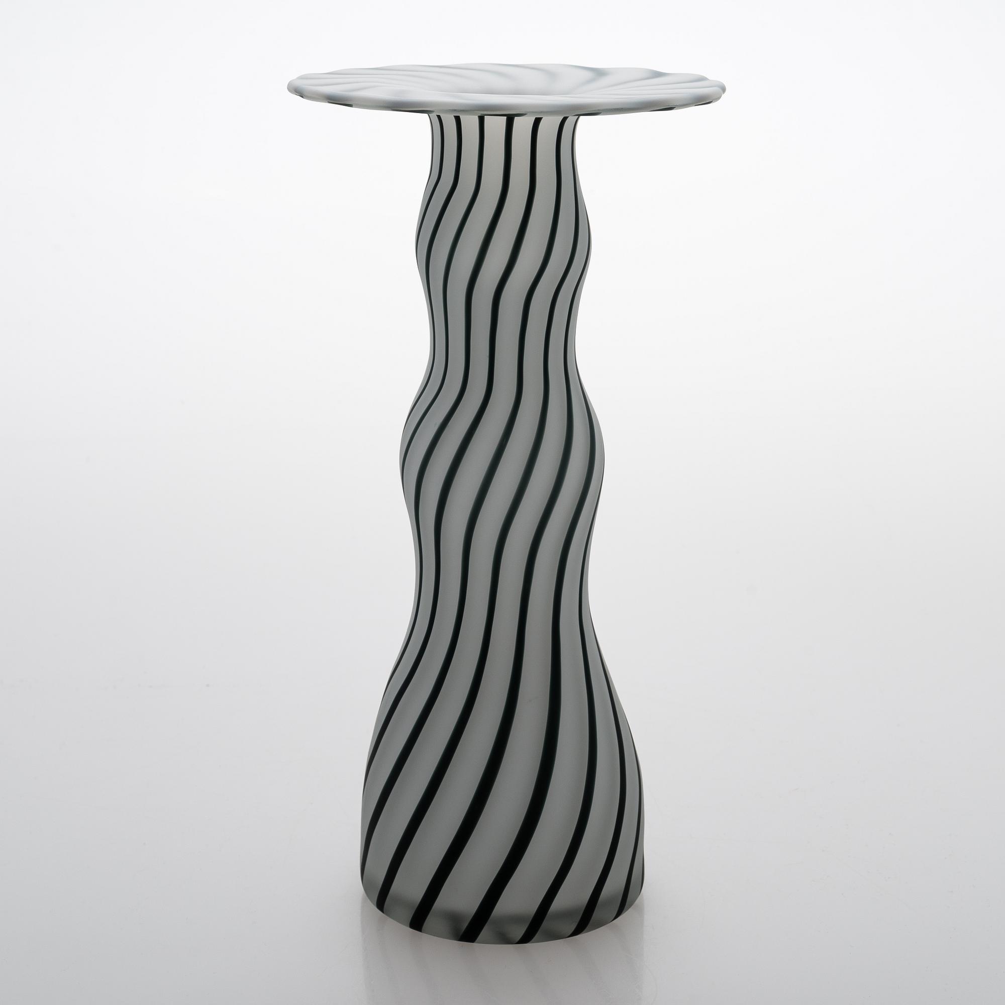 Markku Salo, A 'Donna' glass vase signed Markku Salo, Nuutajärvi.