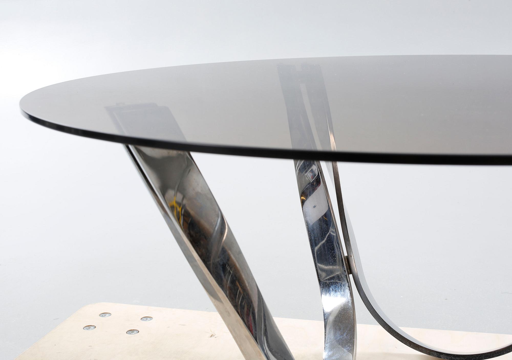 A sofa table from the second half of the 20th century.