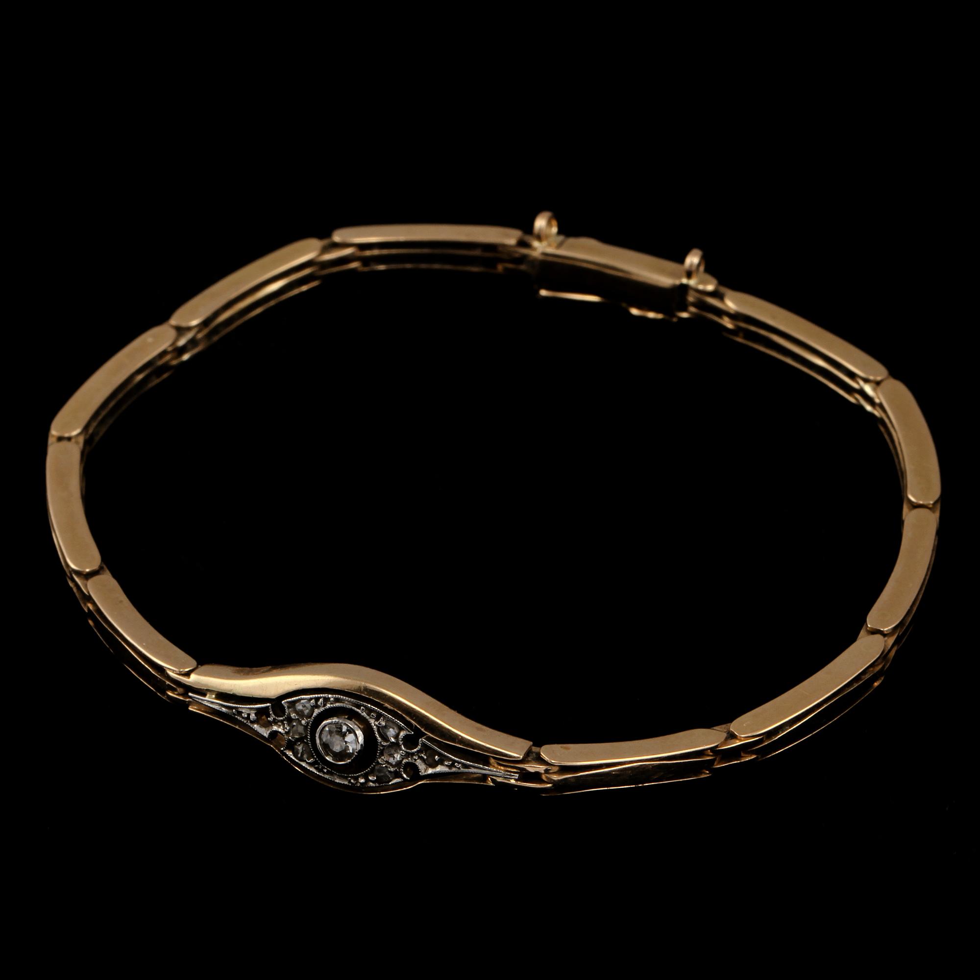 ARMBAND, 18K guld med rosenslipad diamant samt 7 fasettslipade små diamanter, importstämplad. Vikt 11 g.