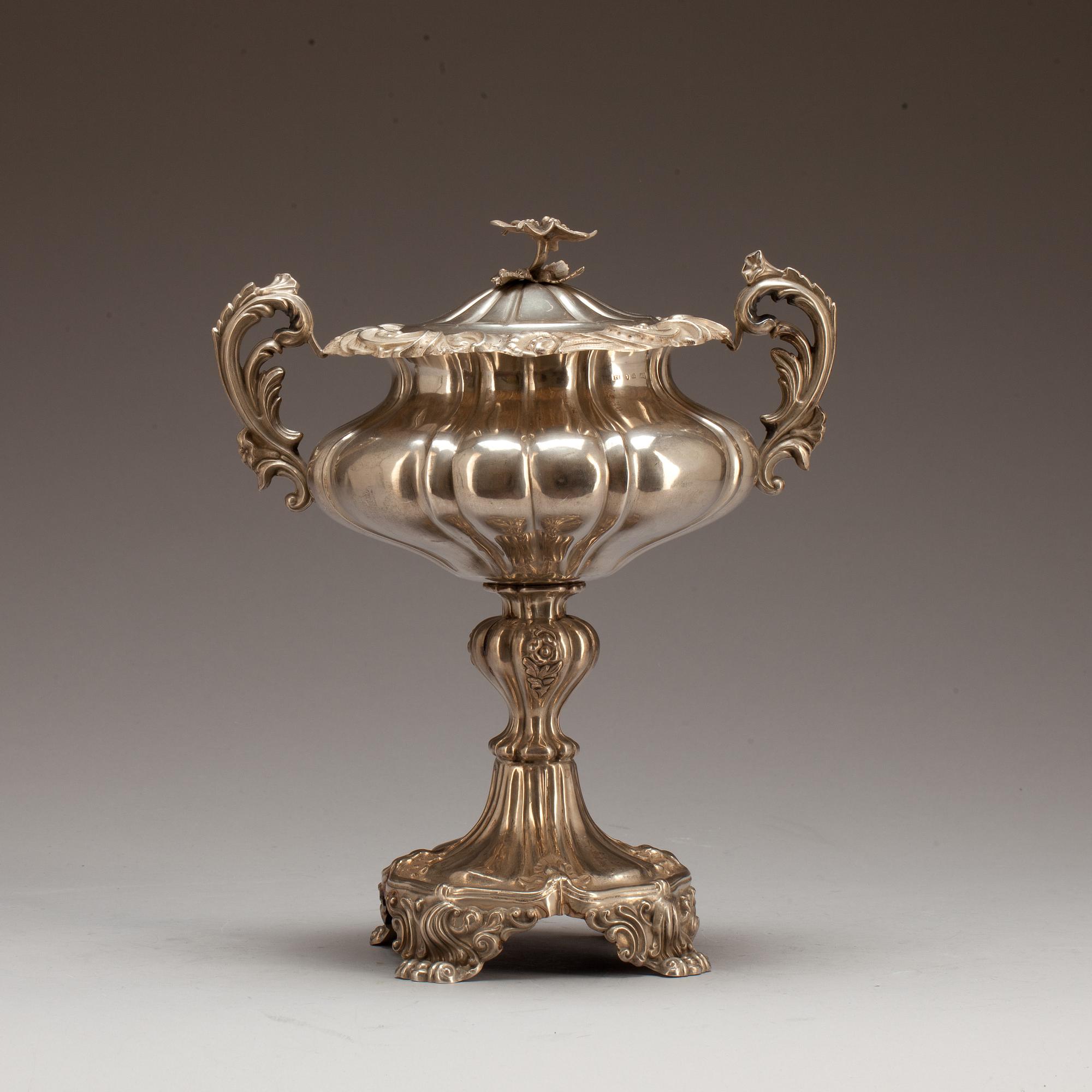 SOCKERSKÅL, silver. Nyrokoko. Adolf Lilja, Stockholm 1849. 920g.