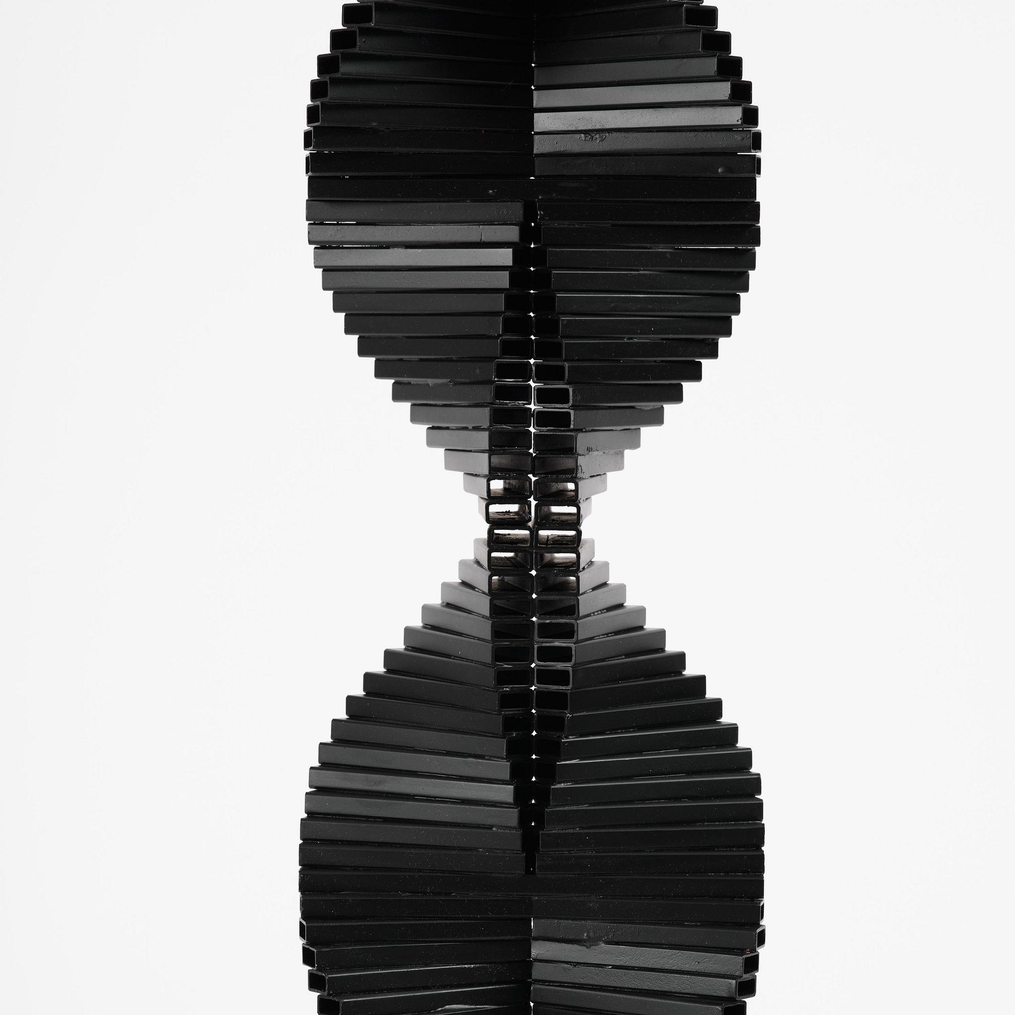 Arne Jones, "Yin-Yang kolonn".
