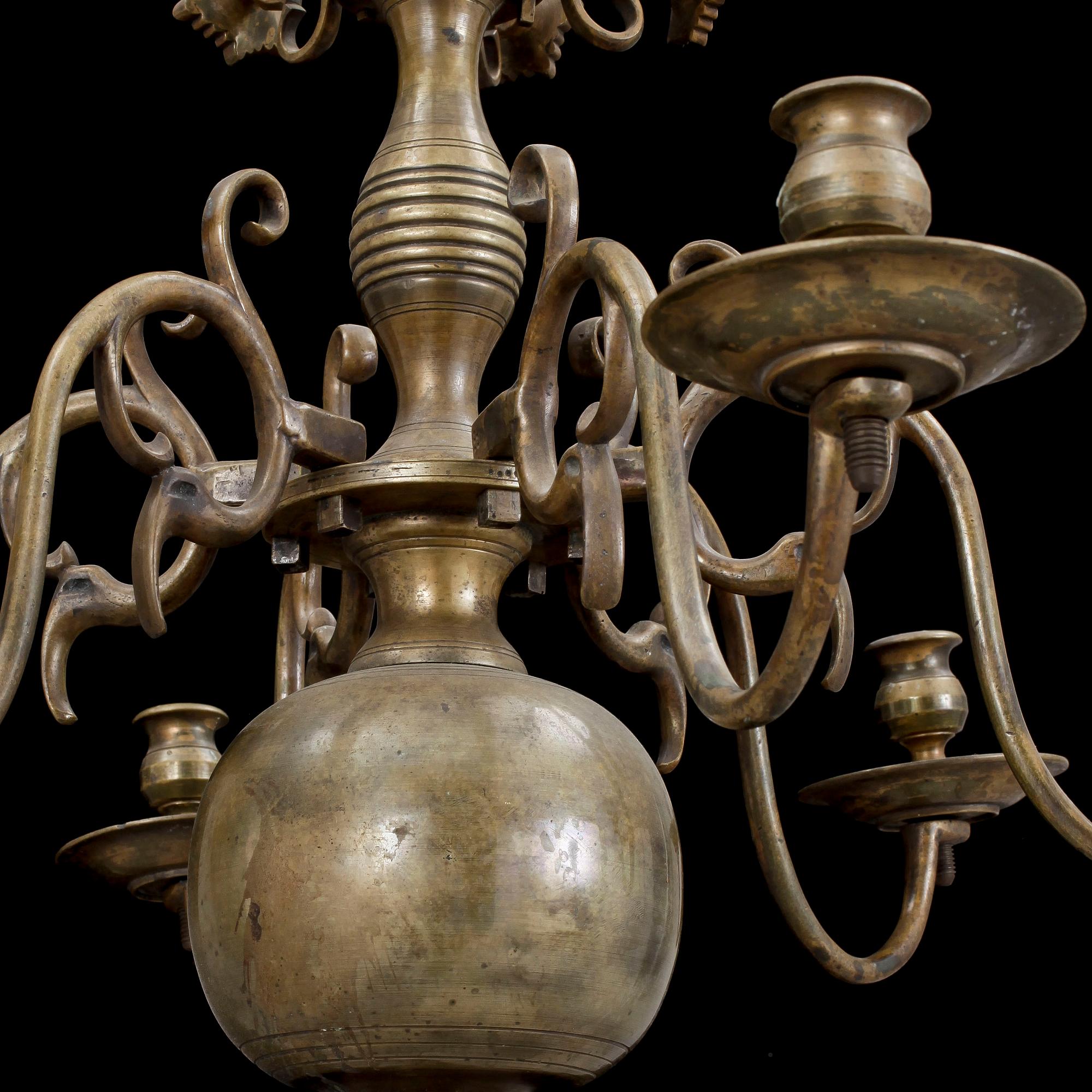 LJUSKRONA, sk Malmkrona, patinerad mässing, 1800-tal. Höjd ca 62 cm.