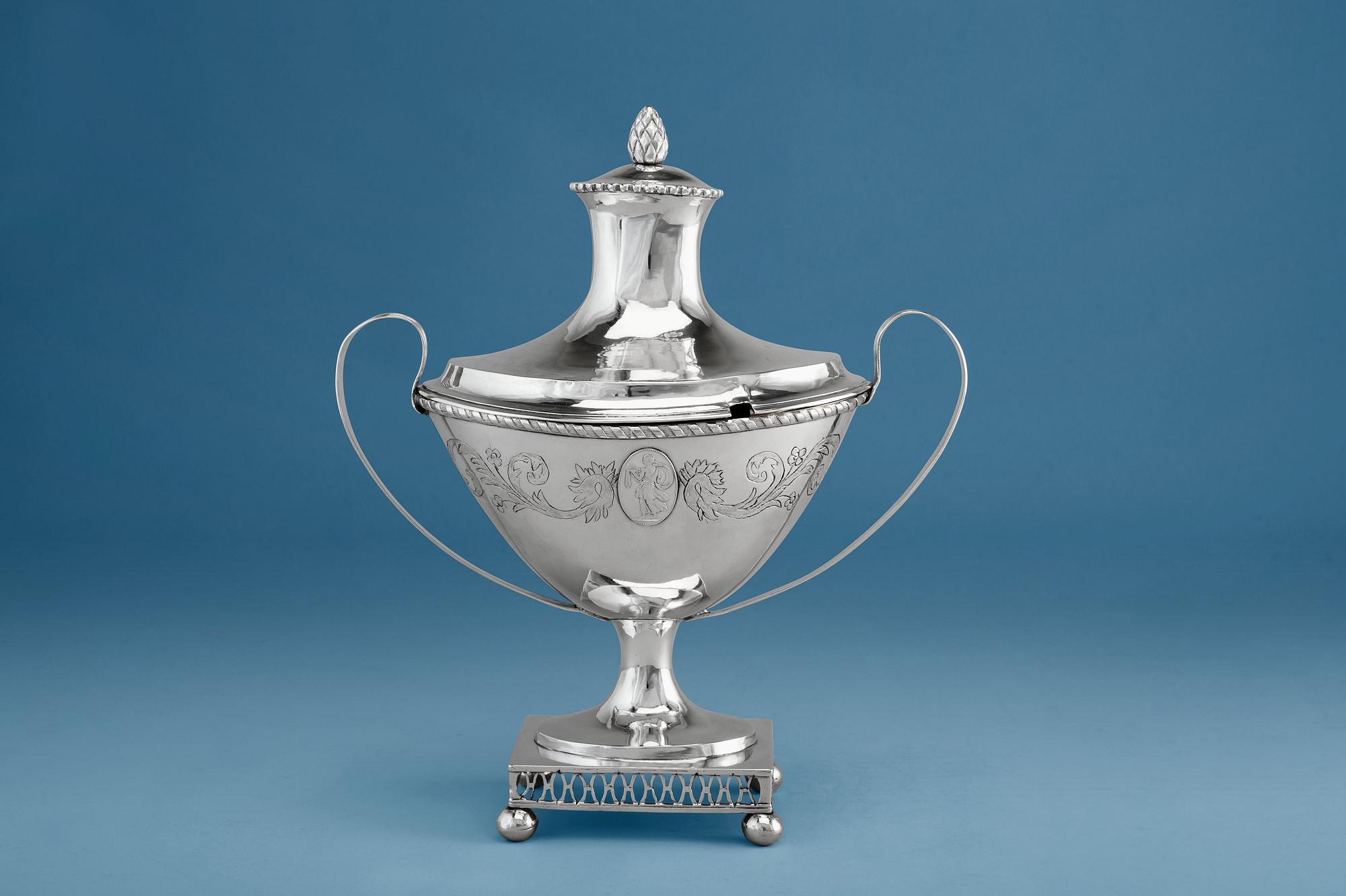 SOKERIKKO, Johan Zettersten Loviisa 1805. Korkeus 25 cm, paino 477 g.