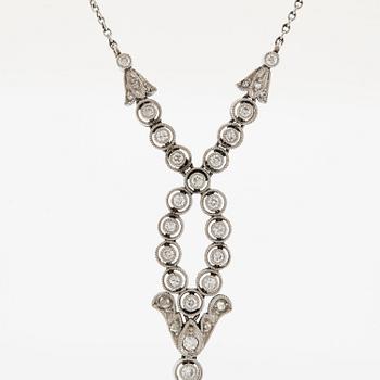 Collier platina med gammal- och rosenslipade diamanter.