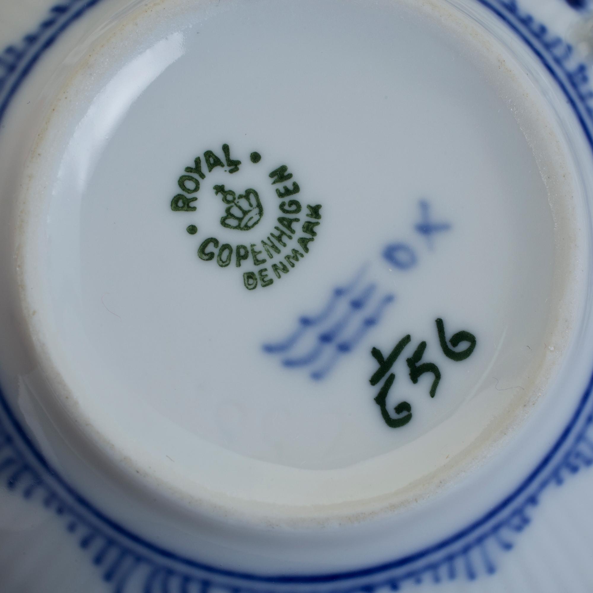 TESERVIS, 22 delar. Porslin. "Musselmalet", Royal Copenhagen.