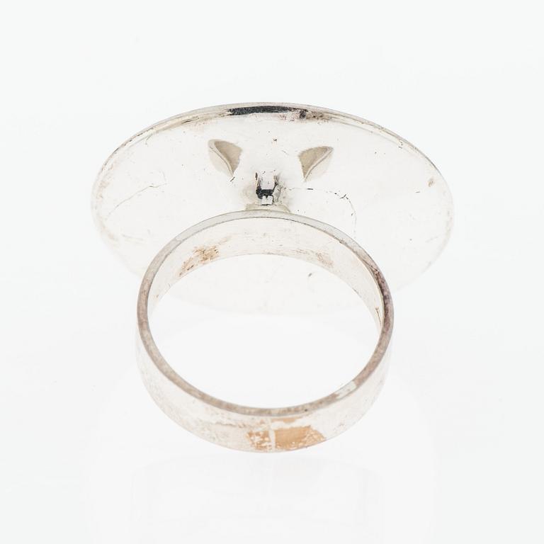 RING, silver. Pekka Piekäinen, Turun Kultaseppä, Åbo 1971.