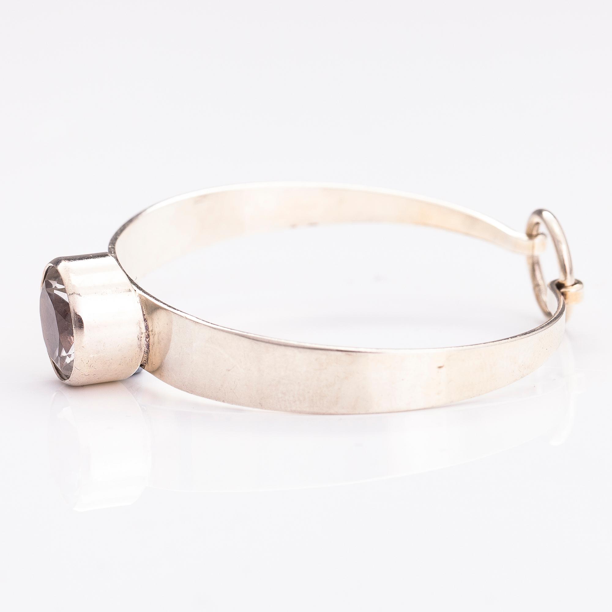 ERIK GRANIT, SORMUS, KAULAKORU ja RANNEKORU, hopeaa ja vuorikidettä. Helsinki 1962-81.