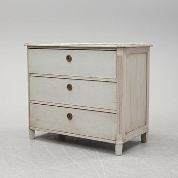 Byrå, målad. Gustaviansk stil
1900-talets mitt.
