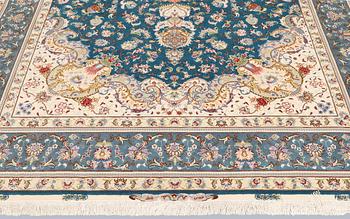 A part silk Tabriz carpet, so-called 50 Raj, approx. 306 x 200 cm.