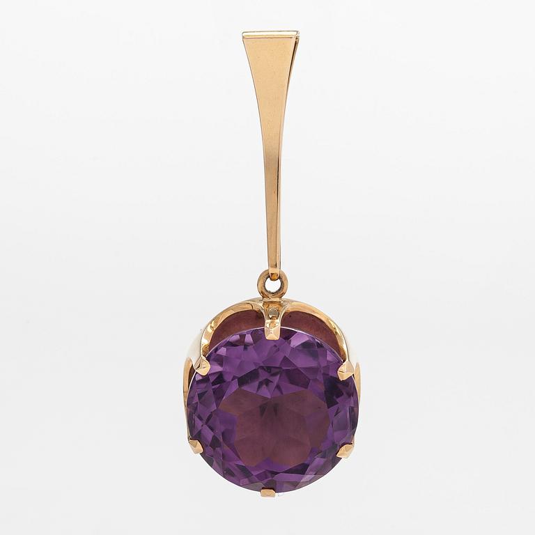 Elis Kauppi, a 14K gold pendant, with an amethyst. Kupittaan Kulta, Turku 1965.