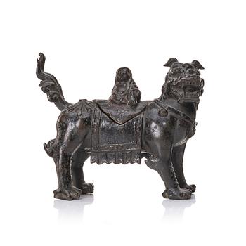 896. A bronze censer with cover, late Qing dynasty.