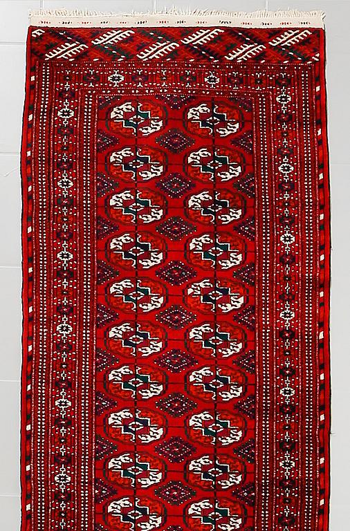 A Turkmen runner, old/semiantique, ca 257 x 79 cm.