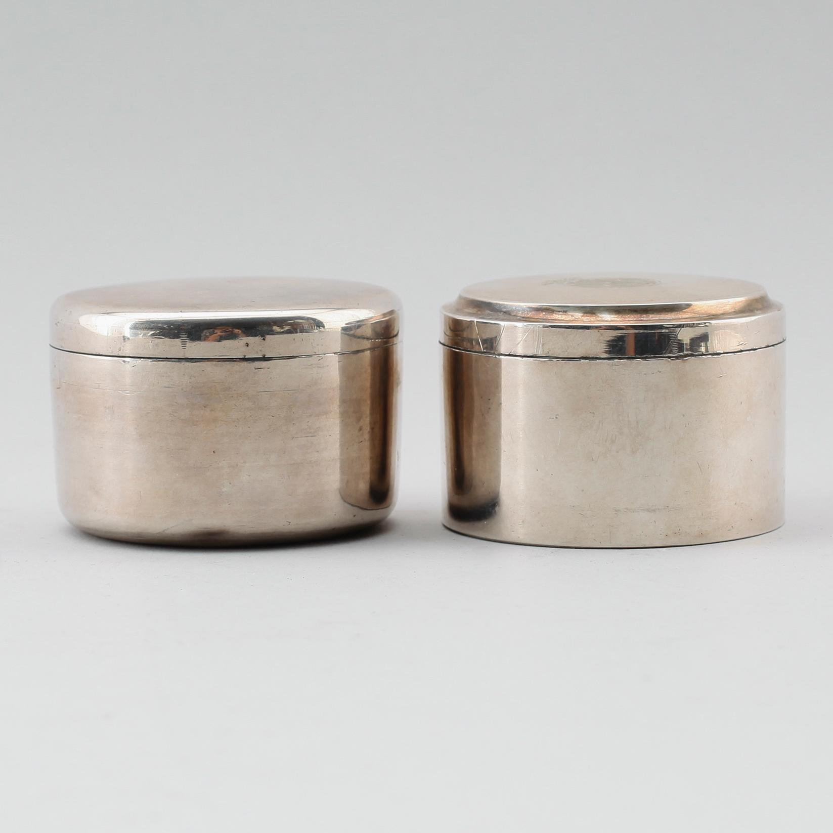 LOCKDOSOR, 2 st, silver, 1800-/1900-tal. Vikt ca 207 g.