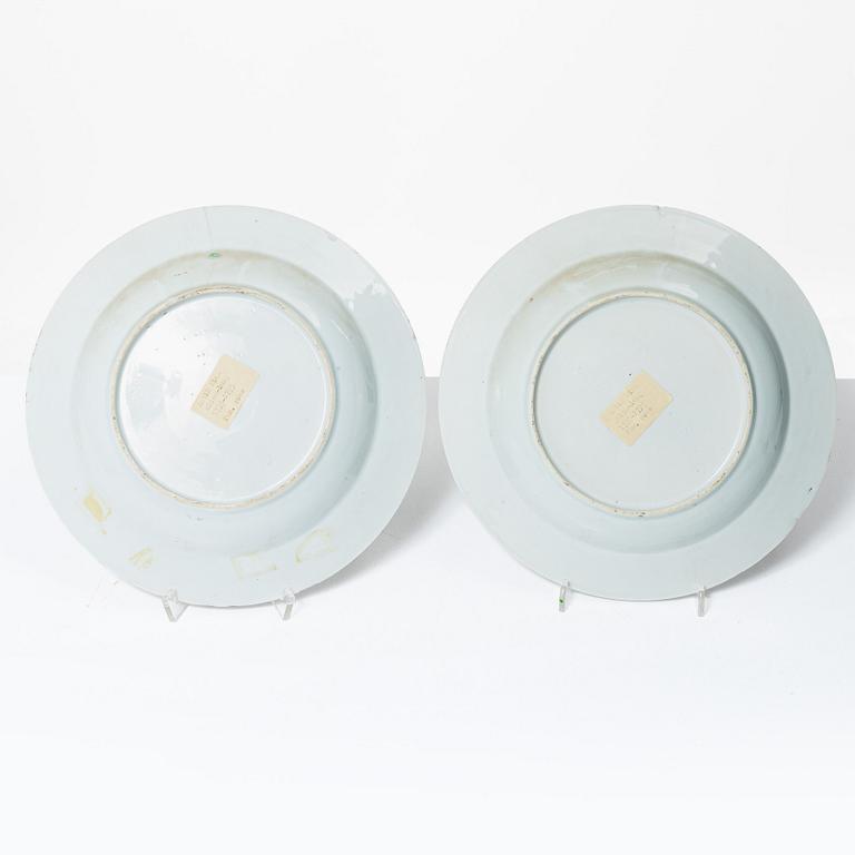 Seven pieces of porcelain plates and dishes, China, Qianlong (1736-95).