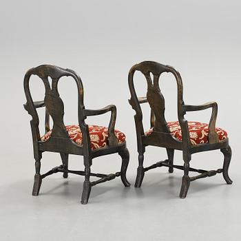 KARMSTOLAR, ett par, rokokostil, 1900-talets första hälft.