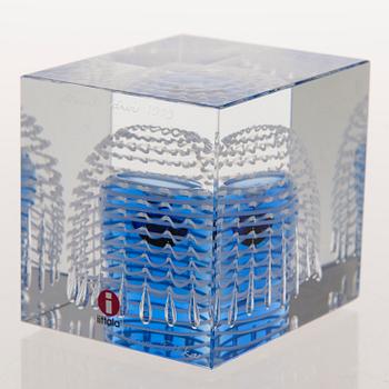 OIVA TOIKKA, ANNUAL CUBE, glass, signed Nuutajärvi 1993 Oiva Toikka, numbered 821/2000.