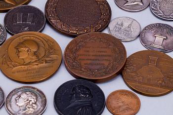 MEDALJER OCH PLAKETTER, 25 st, mest silver och brons, mest Sverige 1800/1900-tal.