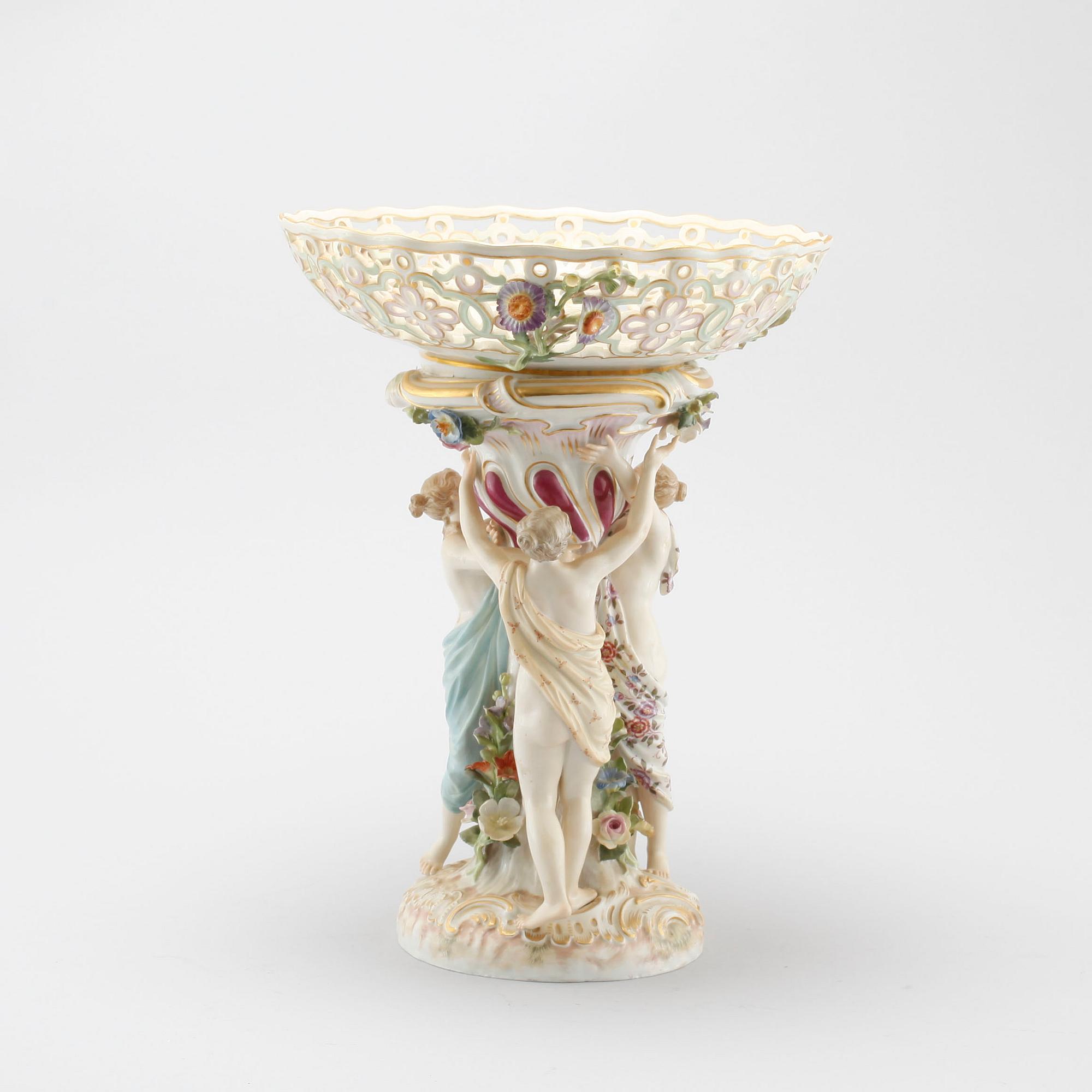 A porcelain centerpiece from Meissen, made in the late 19th century.