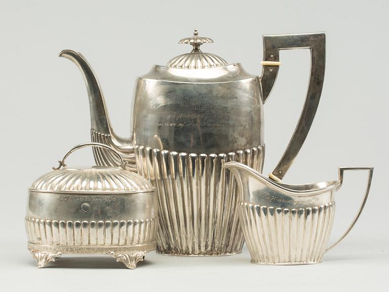 KAFFESRVIS, 3 delar, silver, C.G Hallbergs, 1915-16, vikt ca 1200 g.