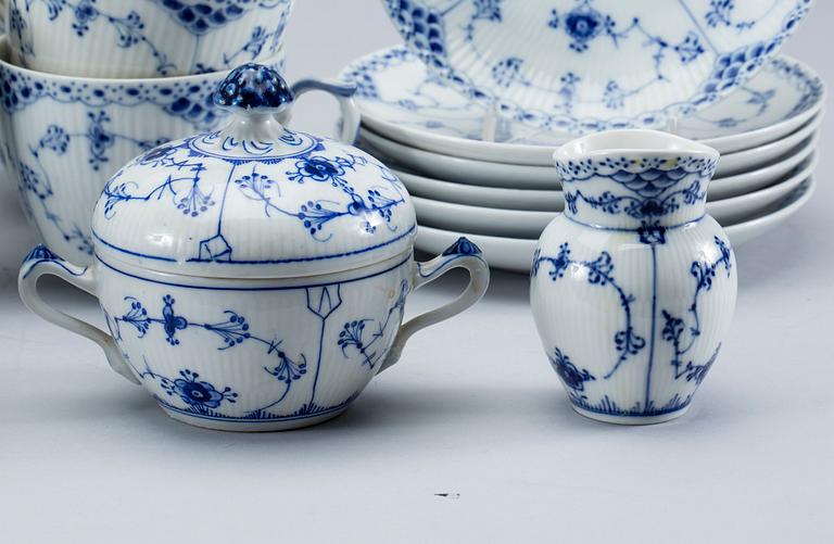 KAFFE och TESERVIS, 22 delar, porslin, "Musselmalet", Royal Copenhagen, 1900-talets andra hälft.