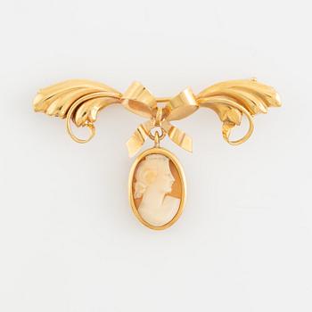 18K gold and shell cameo brooch.