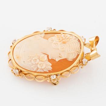 Pendant/brooch in 18K gold with shell cameo and white stones.