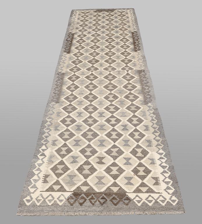 A Kilim runner carpet. 393 x 89 cm.