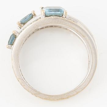 Ring, 18K vitguld med briljantslipade diamanter och akvamariner, Ritz London.