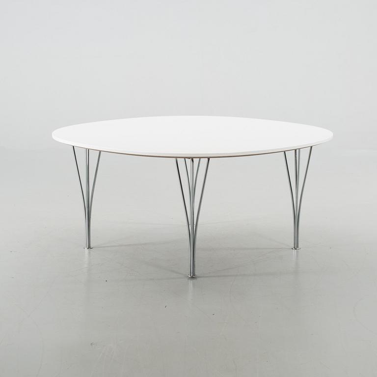 A 'SUPERCIRKEL' COFFEE TABLE DESIGNED BY BRUNO MATHSSON & PIET HEIN, Fritz Hansen, 1982.