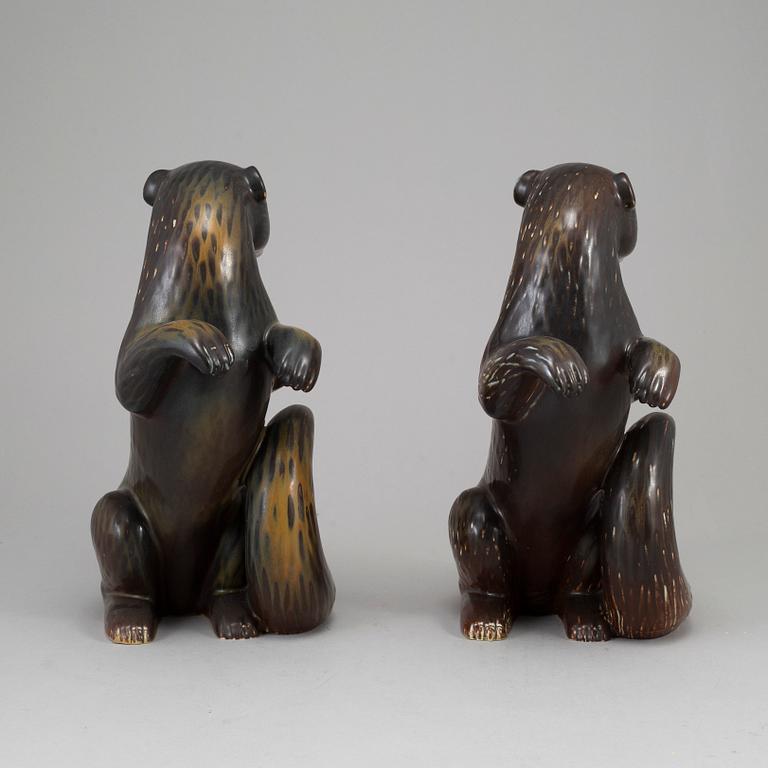 GUNNAR NYLUND, two otter stoneware figurines from Rörstrand.