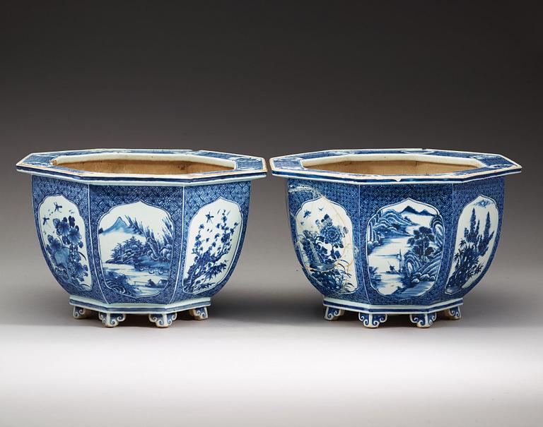 A pair of blue and white flower pots, Qing dynasty, 18th Century.